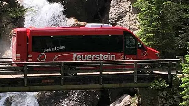 Mercedes Schulbus